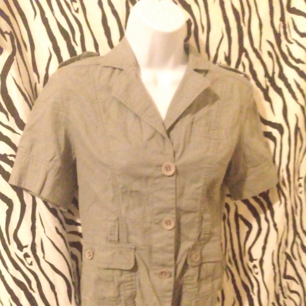 SALE! Early 2000s Aero short sleeve green/khaki button up blazer